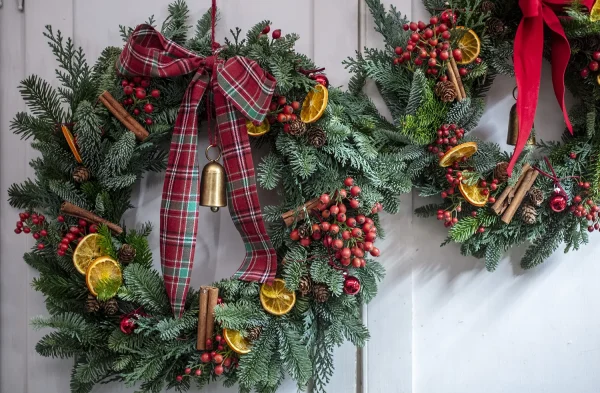 kado-flower-farm-ghirlanda-natalizia-2024-fiori-piacenza kado-flower-farm-ghirlanda-natalizia-2024-fiori-piacenza