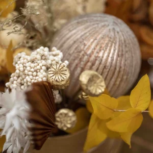 kado-flower-farm-box-eterna-con-sfere-vetro-oro-1-natale-2025-fiori-piacenza