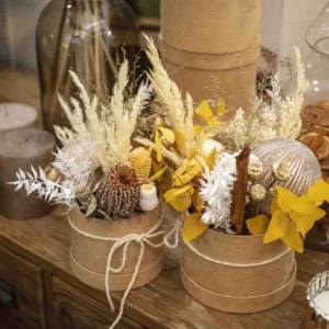 kado-flower-farm-box-eterna-con-sfere-vetro-oro-2-natale-2025-fiori-piacenza