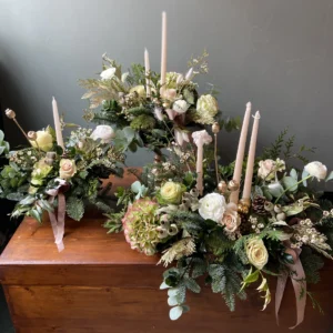 kado-flower-farm-centrotavola-classico-champagne-2-natale-2025-fiori-piacenza kado-flower-farm-centrotavola-classico-champagne-2-natale-2025-fiori-piacenza