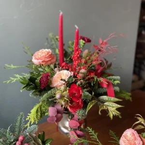 kado-flower-farm-centrotavola-classico-rosso-1-natale-2025-fiori-piacenza kado-flower-farm-centrotavola-classico-rosso-1-natale-2025-fiori-piacenza